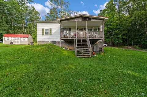 326 Gobblers Knob Dr, Keokee, VA 24265