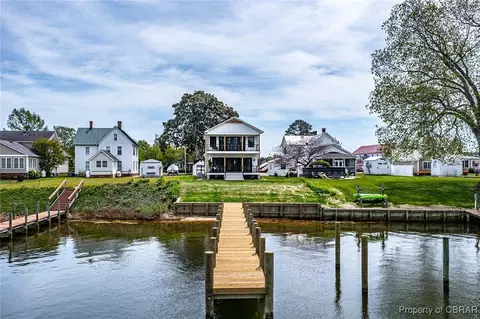 696 Main St, Reedville, VA 22539