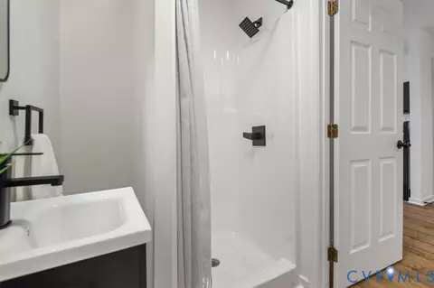 Bath - 3411 E Clay St, Richmond, VA 23223 photo 2 of 4