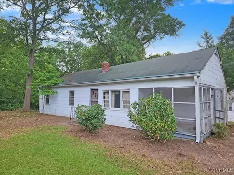 2344 Old Hanover Rd, Sandston, VA 23150