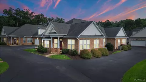 5915 E Stonepath Garden Dr, Chester, VA 23831