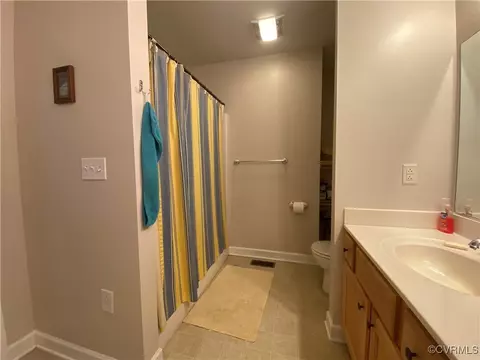 Bath - 4554 Plank Rd, Kenbridge, VA 23944 photo 3 of 5