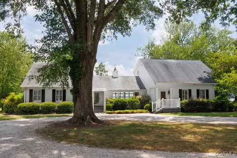 5916 Ware Neck Rd, Gloucester, VA 23061 photo 2