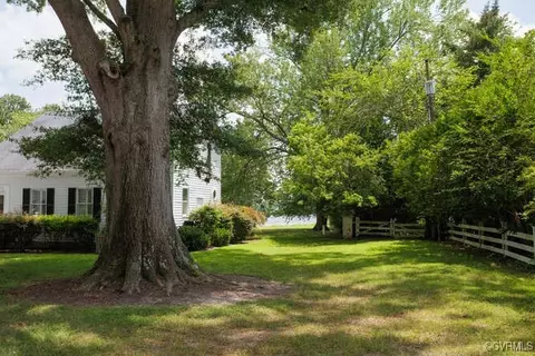 5916 Ware Neck Rd, Gloucester, VA 23061 photo 4