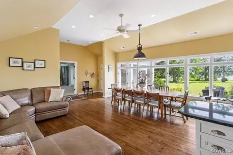 5916 Ware Neck Rd, Gloucester, VA 23061 photo 11