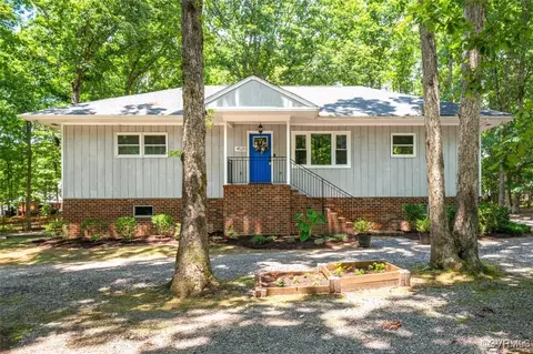 4520 Eves Ln, Chester, VA 23831