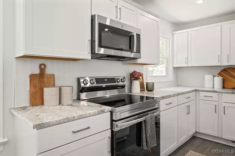 Kitchen - 1533 Sandgate Rd, Midlothian, VA 23113 photo 2 of 3