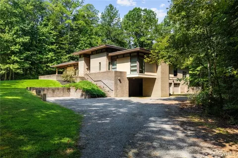 Exterior - 3611 Brandons Bluff Ct, Sandy Hook, VA 23153 photo 5 of 14