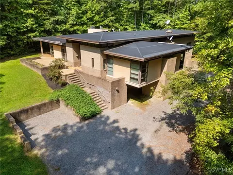 Exterior - 3611 Brandons Bluff Ct, Sandy Hook, VA 23153 photo 4 of 14