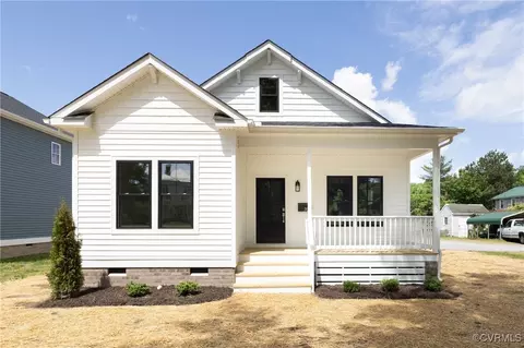 706 S Main St, Blackstone, VA 23824