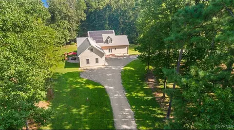 25 Cow Shed Rd, Lancaster, VA 22503