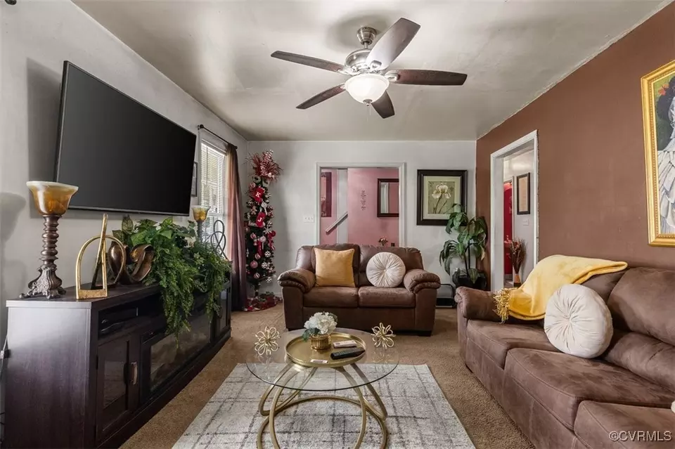 Living - 604 Howard St, Sandston, VA 23150 photo 3 of 4