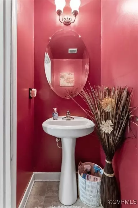 Bath - 604 Howard St, Sandston, VA 23150 photo 1 of 3