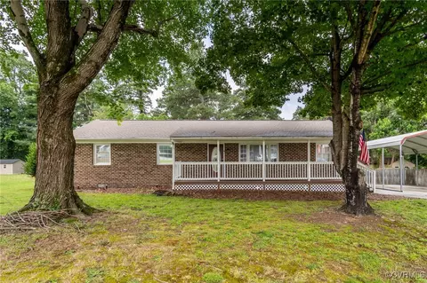 14210 Cherry St, Chester, VA 23831