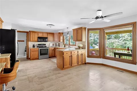 Kitchen - 5902 N Point Ct, Midlothian, VA 23112 photo 1 of 4
