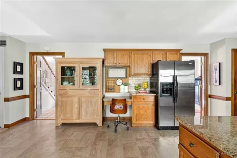 Kitchen - 5902 N Point Ct, Midlothian, VA 23112 photo 3 of 4