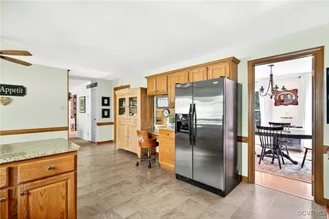 Kitchen - 5902 N Point Ct, Midlothian, VA 23112 photo 4 of 4