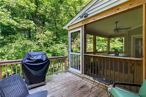 Exterior - 5902 N Point Ct, Midlothian, VA 23112 photo 6 of 13