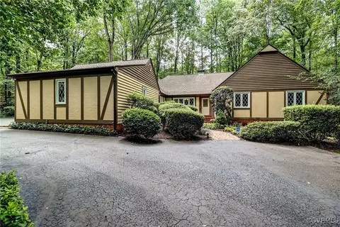2440 Camelback Rd, Richmond, VA 23236