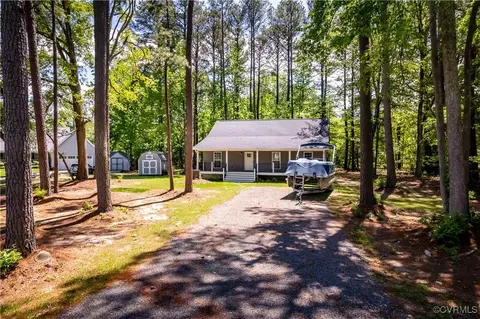 146 Portal Dr, Montross, VA 22520