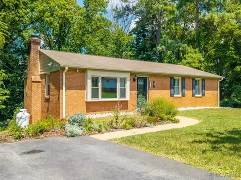 8070 Meadow Dr, Mechanicsville, VA 23111
