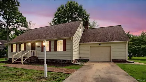 370 Obert St, Urbanna, VA 23175