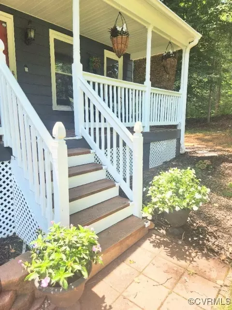 Exterior - 7000 Deer Run Ln, Midlothian, VA 23112 photo 3 of 9