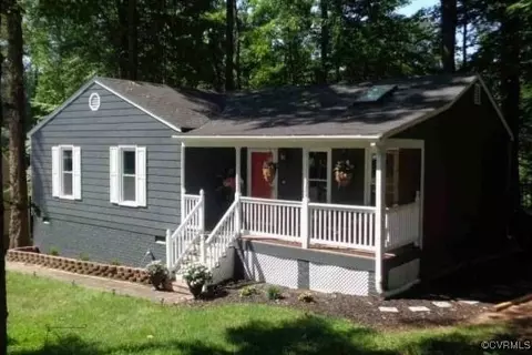 Exterior - 7000 Deer Run Ln, Midlothian, VA 23112 photo 2 of 9