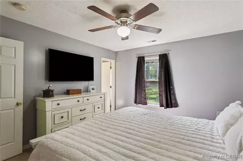Bedroom - 7989 Pinetta Rd, Gloucester, VA 23061 photo 3 of 6