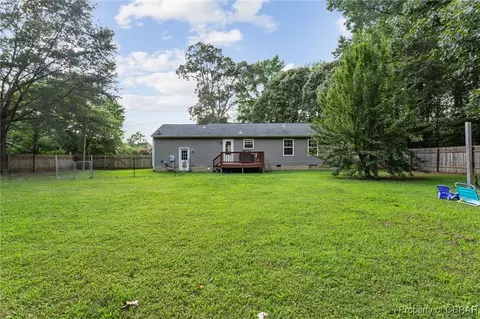Exterior - 7989 Pinetta Rd, Gloucester, VA 23061 photo 4 of 7