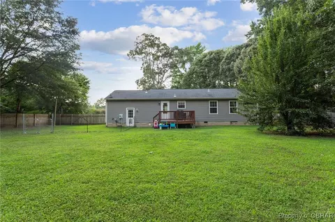 Exterior - 7989 Pinetta Rd, Gloucester, VA 23061 photo 3 of 7