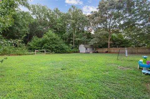 Exterior - 7989 Pinetta Rd, Gloucester, VA 23061 photo 2 of 7