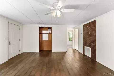 Living - 44 Pine Rd, Louisa, VA 23093 photo 2 of 5