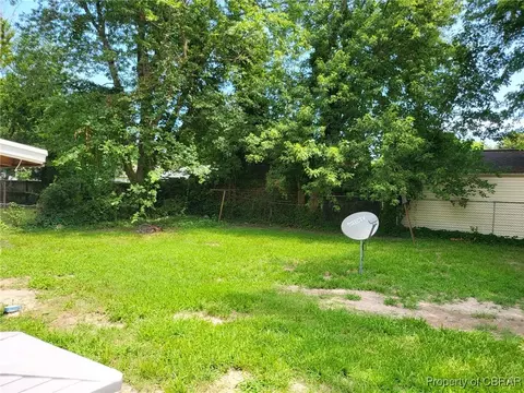 Exterior - 14 Crestwood Cir, Hampton, VA 23669 photo 6 of 10