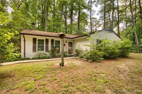 6592 Lake View Dr, Gloucester, VA 23061