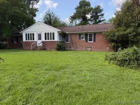 2921 Frying Pan Farm Ln, Hayes, VA 23072