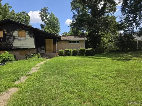 2001 Burke St, Petersburg, VA 23805