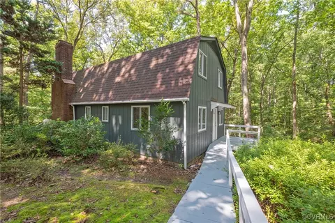 18729 Carson Rd, Dinwiddie, VA 23841