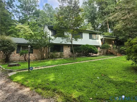 10525 Morehead Dr, Chester, VA 23831