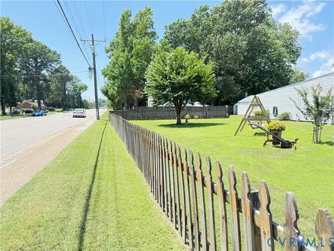 1461 E Pembroke Ave, Hampton, VA 23663 photo 2