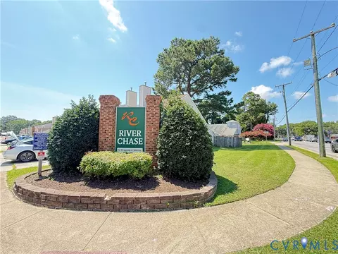40 Riverchase Dr, Hampton, VA 23669 photo 2