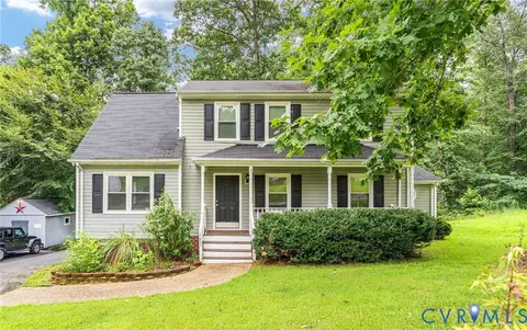 14203 Sonnenburg Dr, Chester, VA 23831