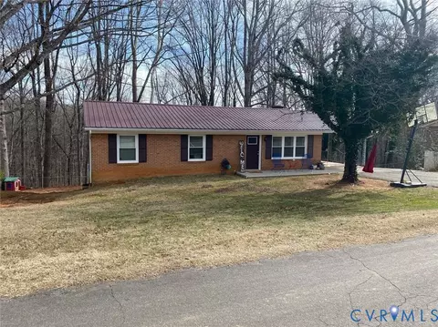 61 Edgehill Rd, Collinsville, VA 24078