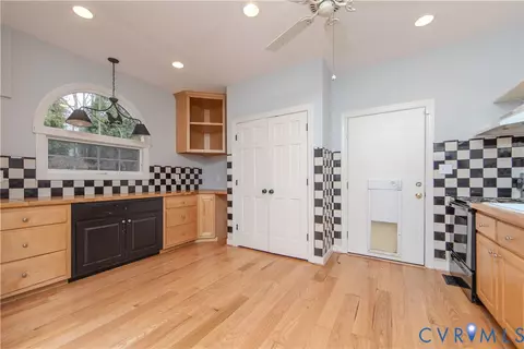 Kitchen - 2303 Bream Dr, Midlothian, VA 23113 photo 4 of 5
