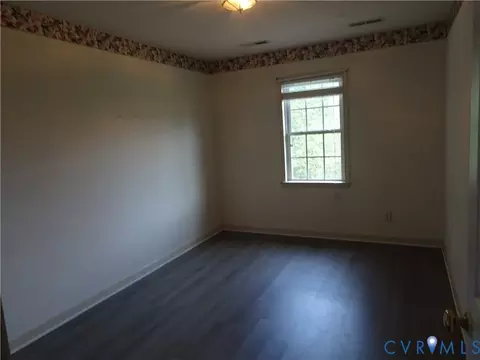 Bedroom - 21020 River Rd, Sutherland, VA 23885 photo 3 of 3