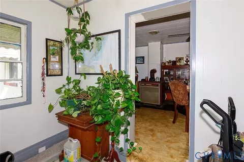 Entry Way - 889 W Main St, Smithfield, VA 23430 photo 2 of 2