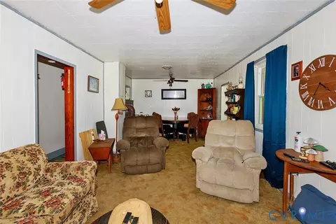Living - 889 W Main St, Smithfield, VA 23430 photo 2 of 3