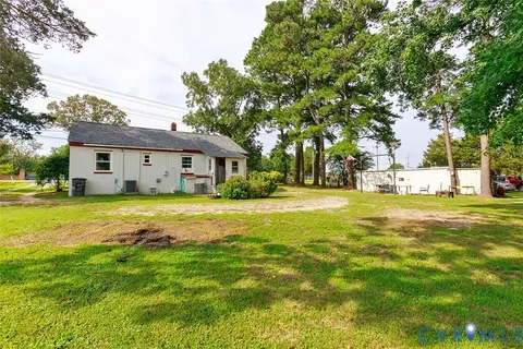 Exterior - 889 W Main St, Smithfield, VA 23430 photo 12 of 13