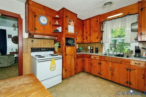 Kitchen - 889 W Main St, Smithfield, VA 23430 photo 2 of 2