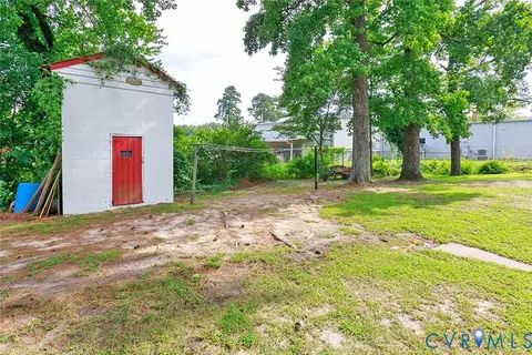 Exterior - 889 W Main St, Smithfield, VA 23430 photo 8 of 13